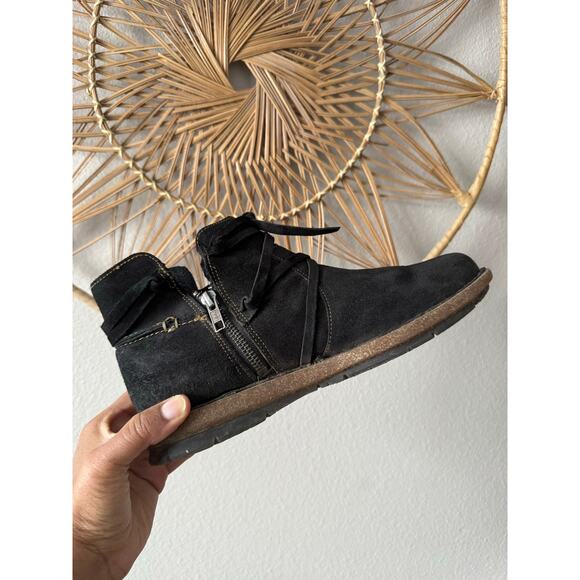 Born Women’s Tarkiln Black Suede Leather Ankle Boots Booties Strap Laces Size 9 - Picture 7 of 12